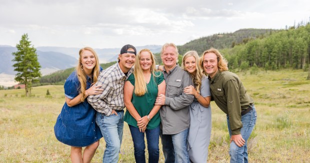 Extended family photographer in Steamboat Springs