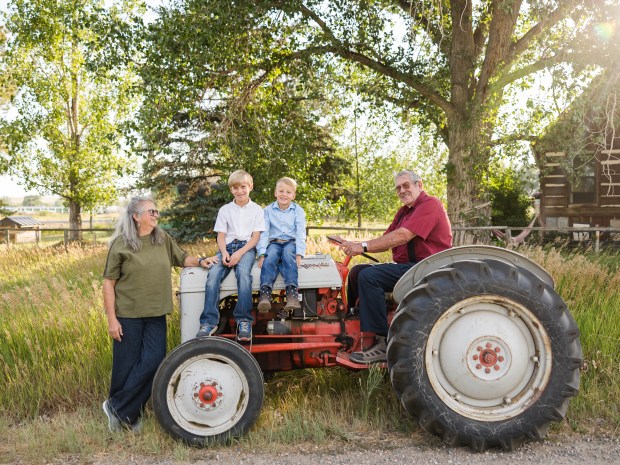 Family photographer in Hayden